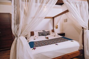 Laptop workspace, free WiFi