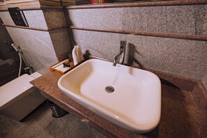 Articles de toilette gratuits, serviettes fournies, savon, shampoing