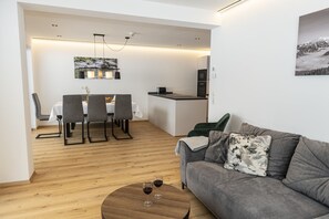 Smart TV, offices - Alpine apartment with view & garden (Oberau)