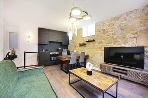 Smart TV, offices - Charming  apartment - AC- 2BD/8P - Port Royal (Paris)