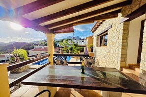 Outdoor dining - Charming villa with private garden (Alfaz del Pi)