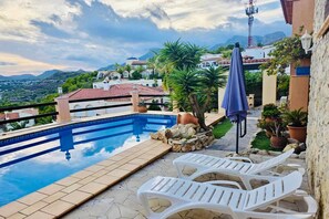 Pool - Charming villa with private garden (Alfaz del Pi)