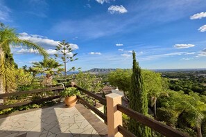 Property grounds - Charming villa with private garden (Alfaz del Pi)