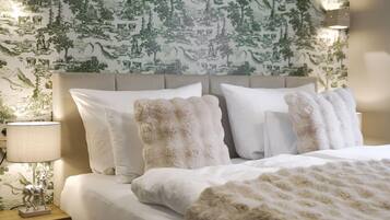 4 bedrooms, bed sheets