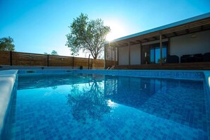 Pool - Charming Holiday Home near Zadar (Donje Raštane)