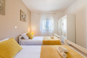 2 bedrooms, iron/ironing board - Family Retreat with Pool in Skabrnja (Škabrnja)
