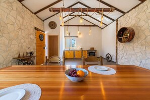 Dining - Family Retreat with Pool in Skabrnja (Škabrnja)