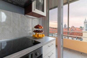 Fridge, microwave, oven, stovetop - Peaceful Holiday Home near Krka (Zadar)