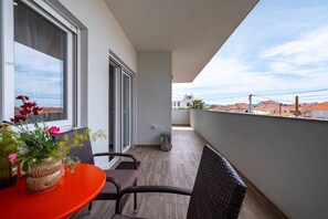 Outdoor dining - Modern Apartment for 8 in Zadar (Zadar)