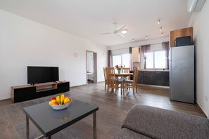 Smart TV - Modern Apartment for 8 in Zadar (Zadar)