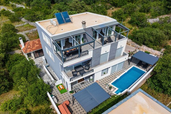 Exterior - Bright Penthouse with Sea Views, Hvar (Žaborić)