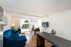 Smart TV, chimenea y tenis de mesa 