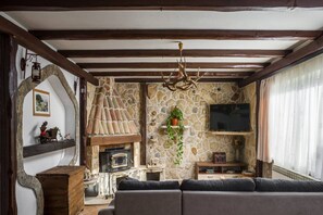 Smart TV, fireplace, ping pong - Heated Pool Villa near Sibenik (Vodice)