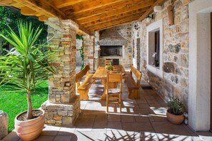 Outdoor dining - Heated Pool Villa near Sibenik (Vodice)