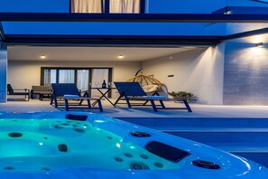 Indoor spa tub - Modern Family Villa in Biograd (Biograd na moru)
