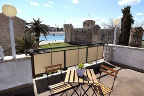 Outdoor dining - Bright Apartmen near Zadar Old Town (Trogir)