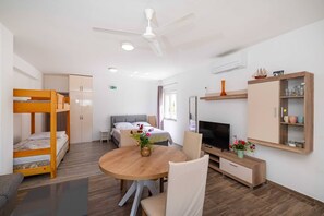 1 bedroom, iron/ironing board, free WiFi - Bright Apartment Close to Zadar Beach (Zadar)