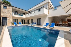 Pool - Villa near Zadar for 10 Guests (Gornje Raštane)