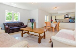 Smart TV, ping pong - Four Bedroom Villa with the pool (Drnis)