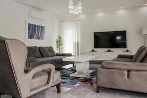 Smart-TV, Tischtennisplatte