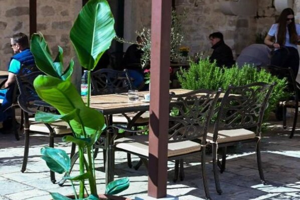 屋外ダイニングエリア