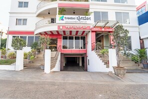 Exterior - Treebo Akshaya Palace Inn (Mysore)