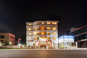 Exterior - Treebo Akshaya Palace Inn (Mysore)