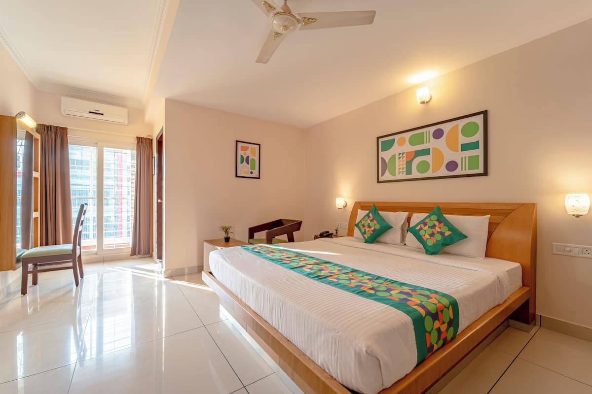 Deluxe Double Room | Desk, iron/ironing board