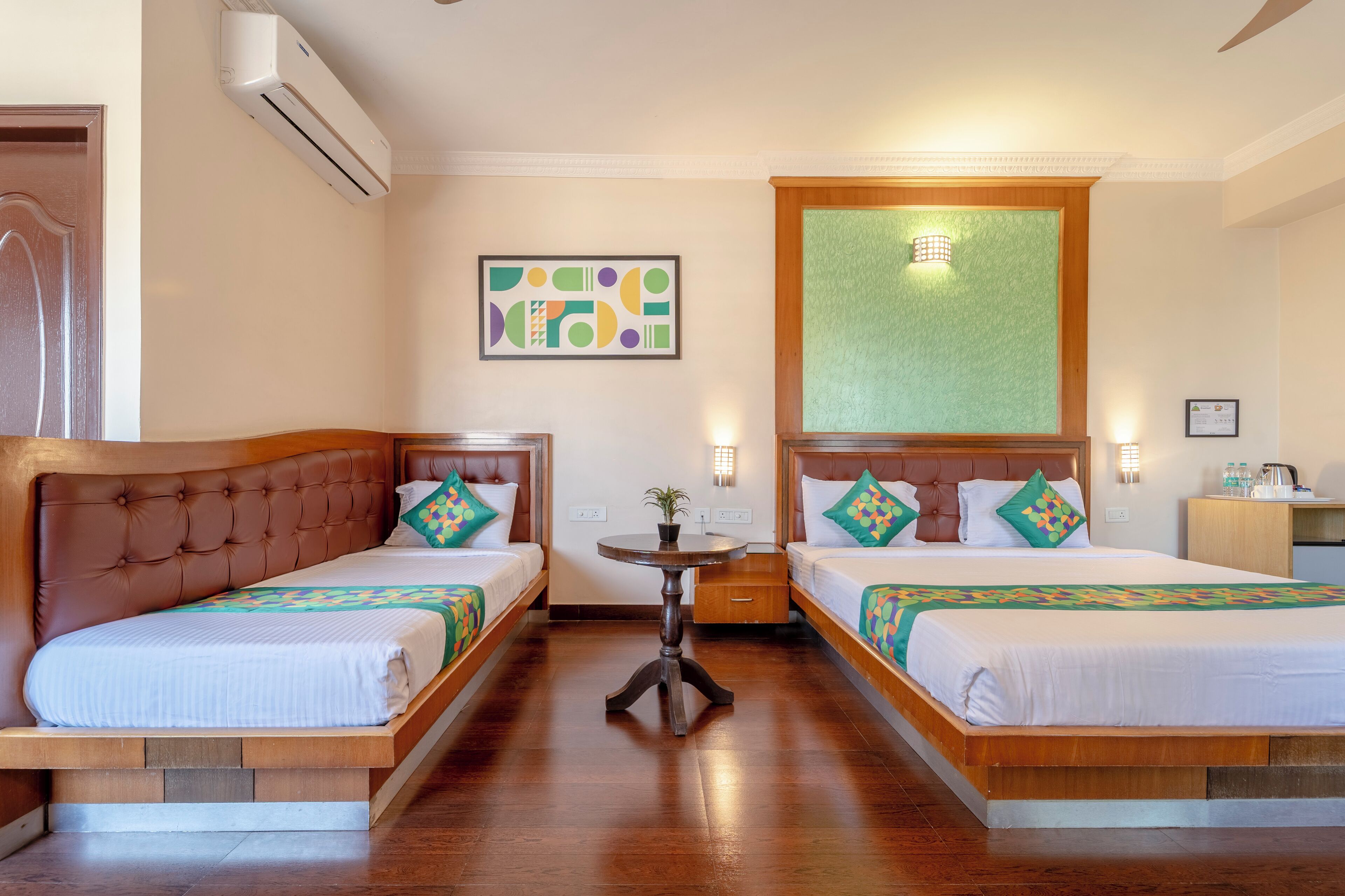 尊荣双人房 | 办公桌、熨斗/熨衣板