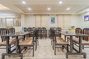Restaurant - Treebo Akshaya Palace Inn (Mysore)