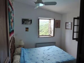 5 bedrooms, desk, iron/ironing board, travel crib - La Casetta Padrone Old stone winegrower's house with breathtaking views (Cervione)