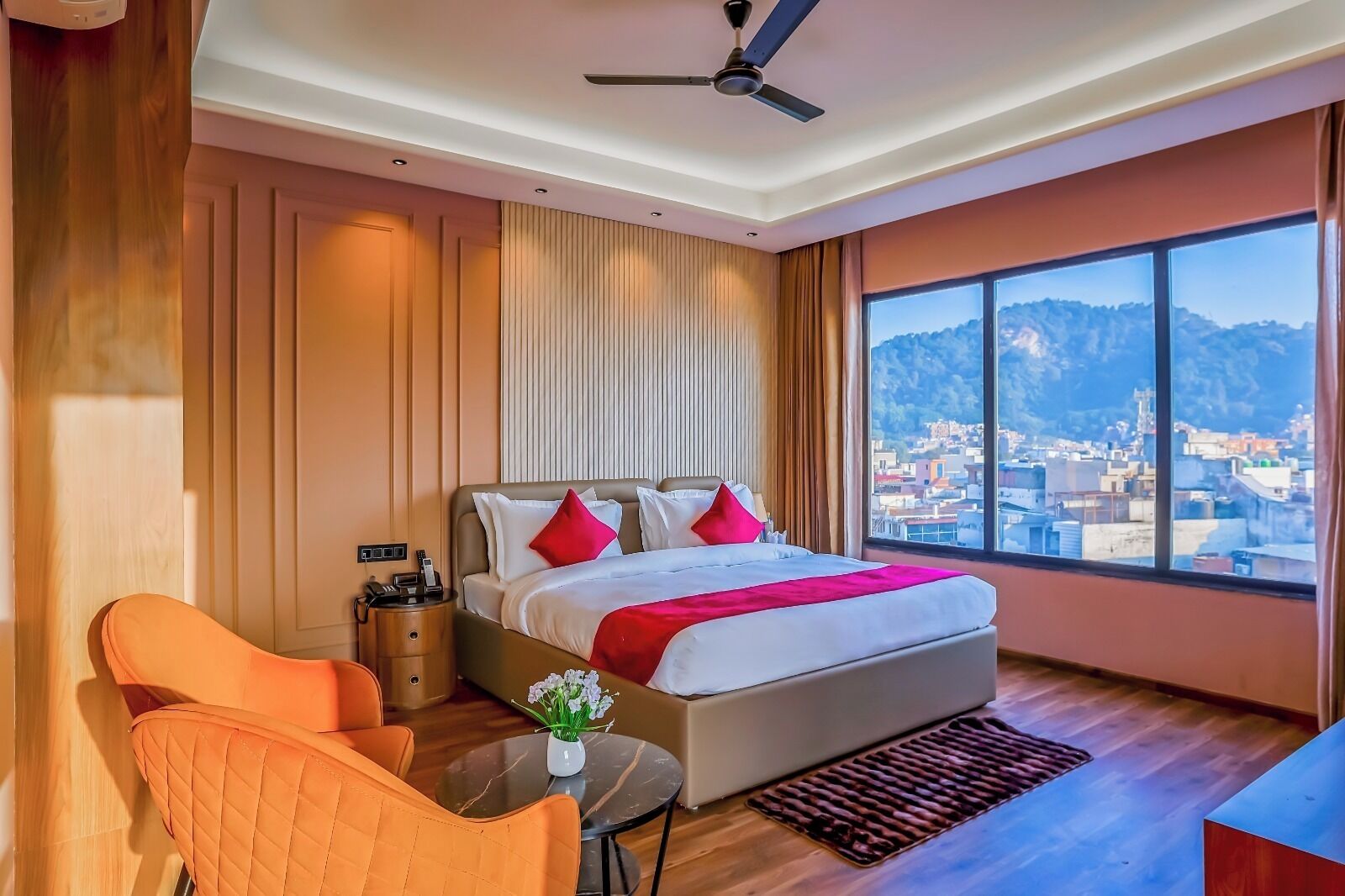 Luxury Studio Suite | Desk, laptop workspace, soundproofing, iron/ironing board