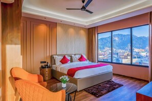 Luxury Studio Suite | Desk, laptop workspace, soundproofing, iron/ironing board - Arina Vedic Haveli 2 Min walk to Ganga (Haridwar)