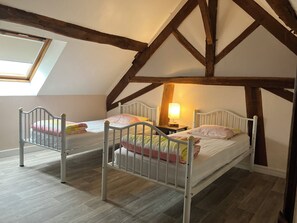 واي فاي مجانًا وملاءات أسرّة