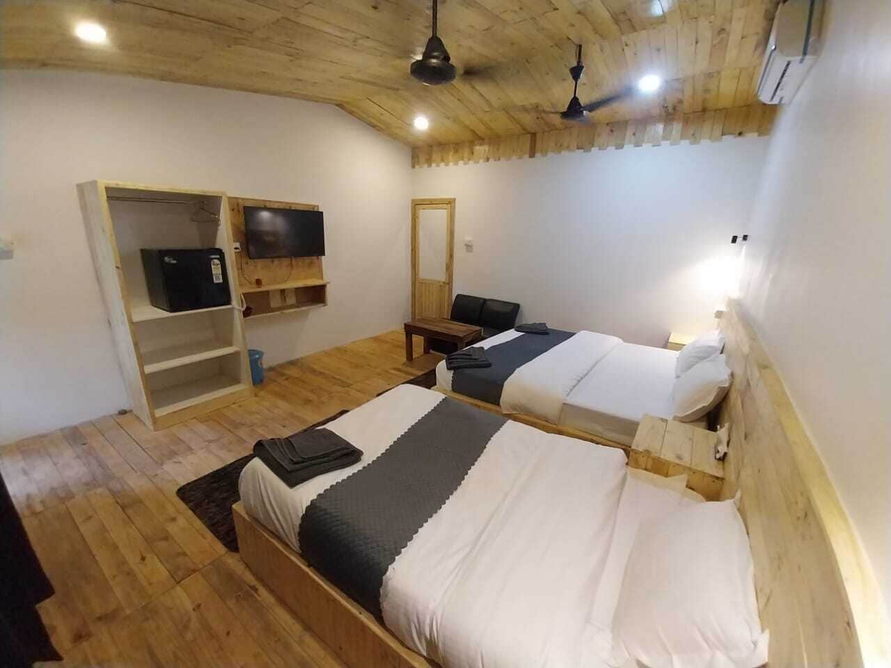 Habitación familiar | Escritorio, espacio para trabajar con laptop y wifi gratis 