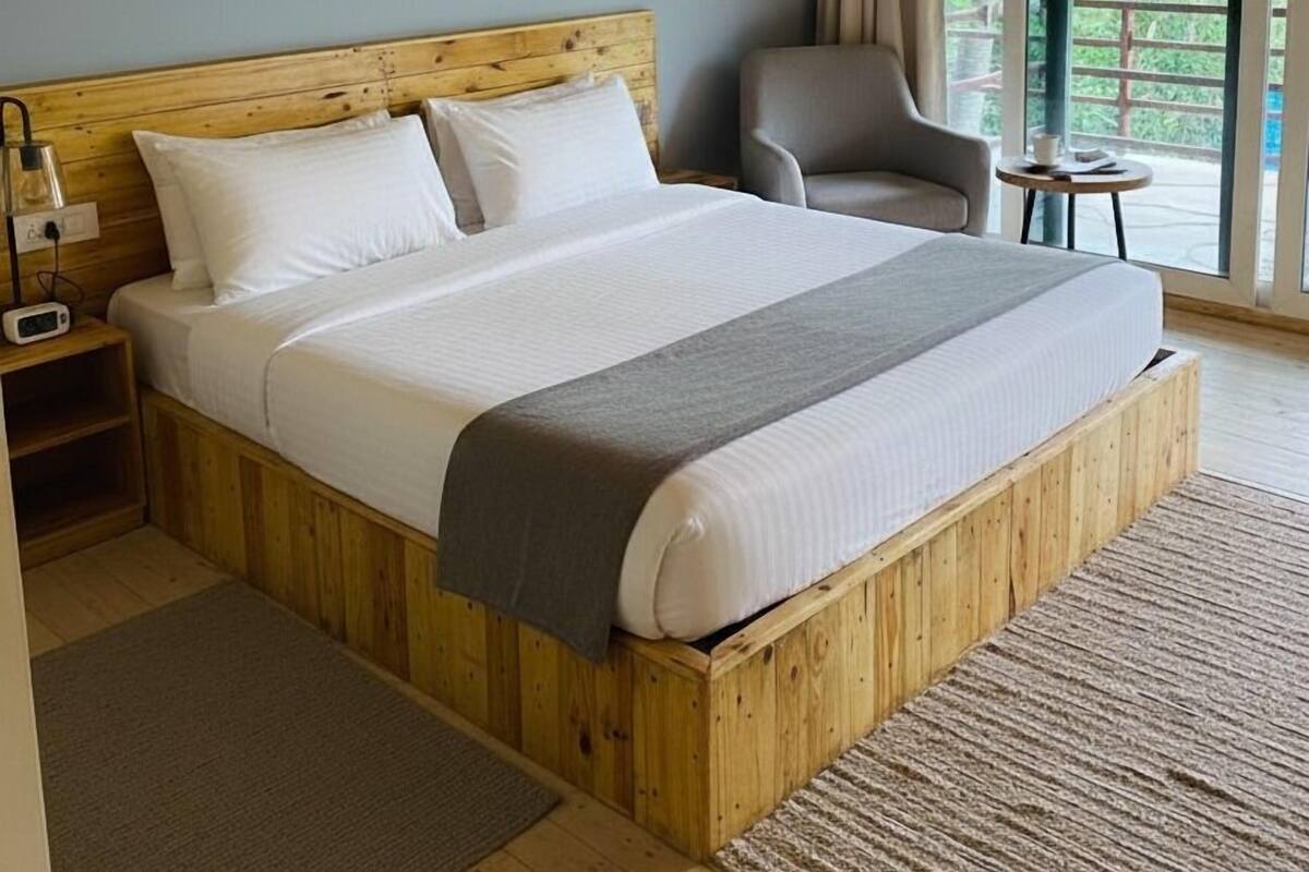 Deluxe Room | Desk, laptop workspace, free WiFi