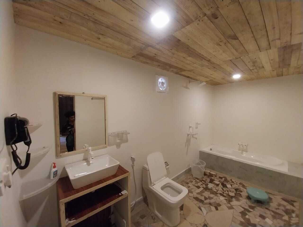 家庭客房 | 浴室 | 免費盥洗用品、毛巾、肥皂、洗髮精