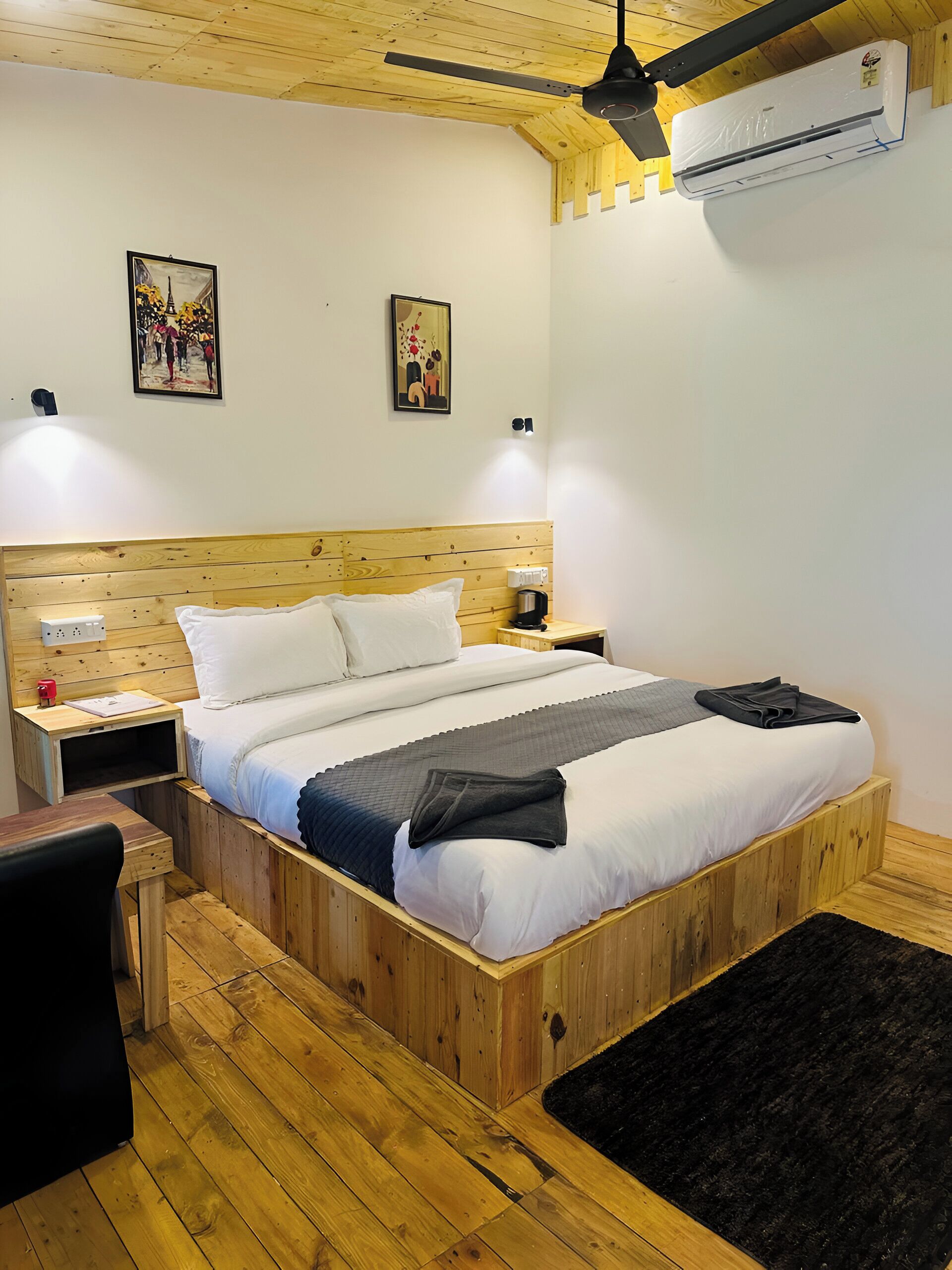 Premium Room | Desk, laptop workspace, free WiFi