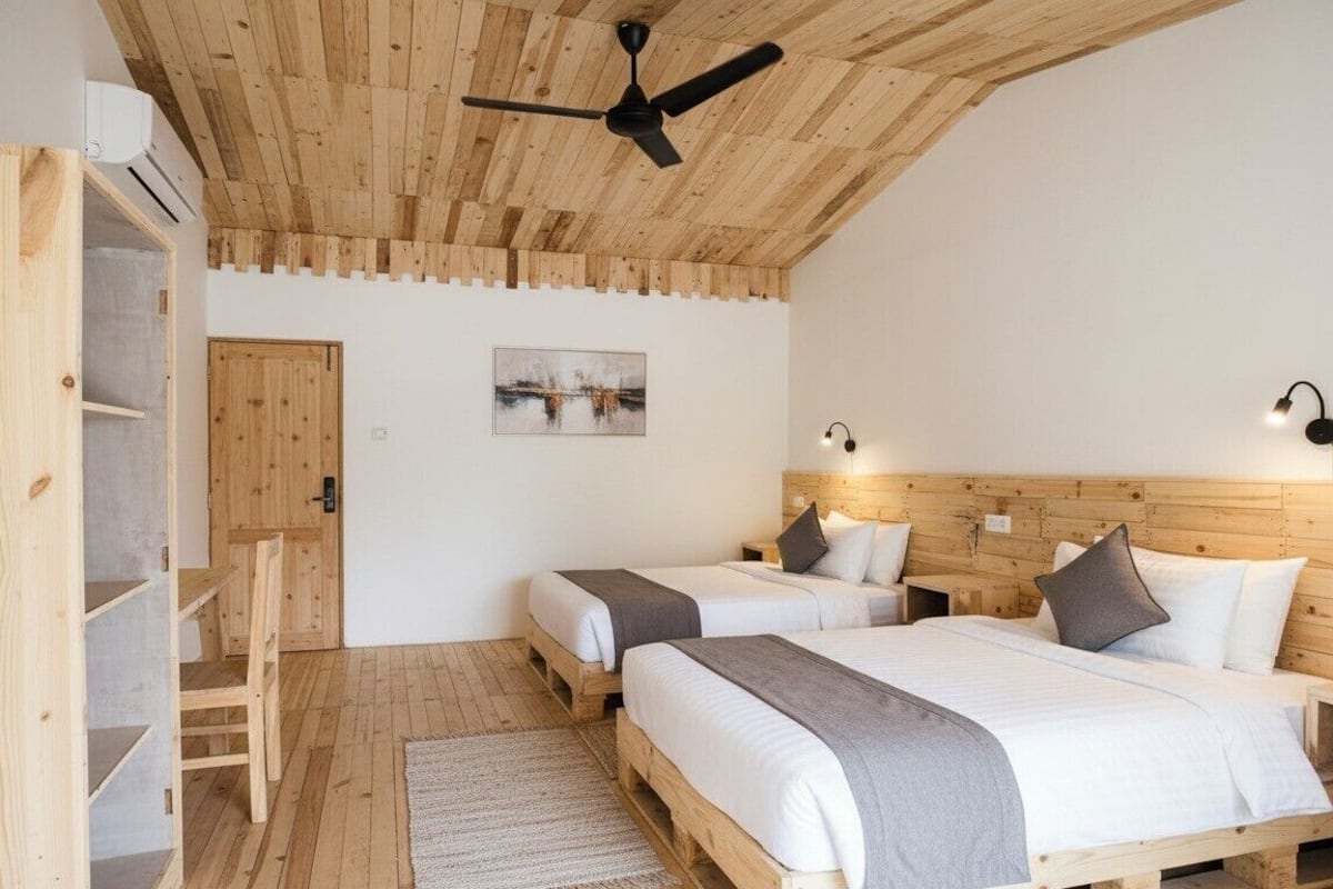 Bureau, espace de travail pour ordinateur portable, Wi-Fi gratuit