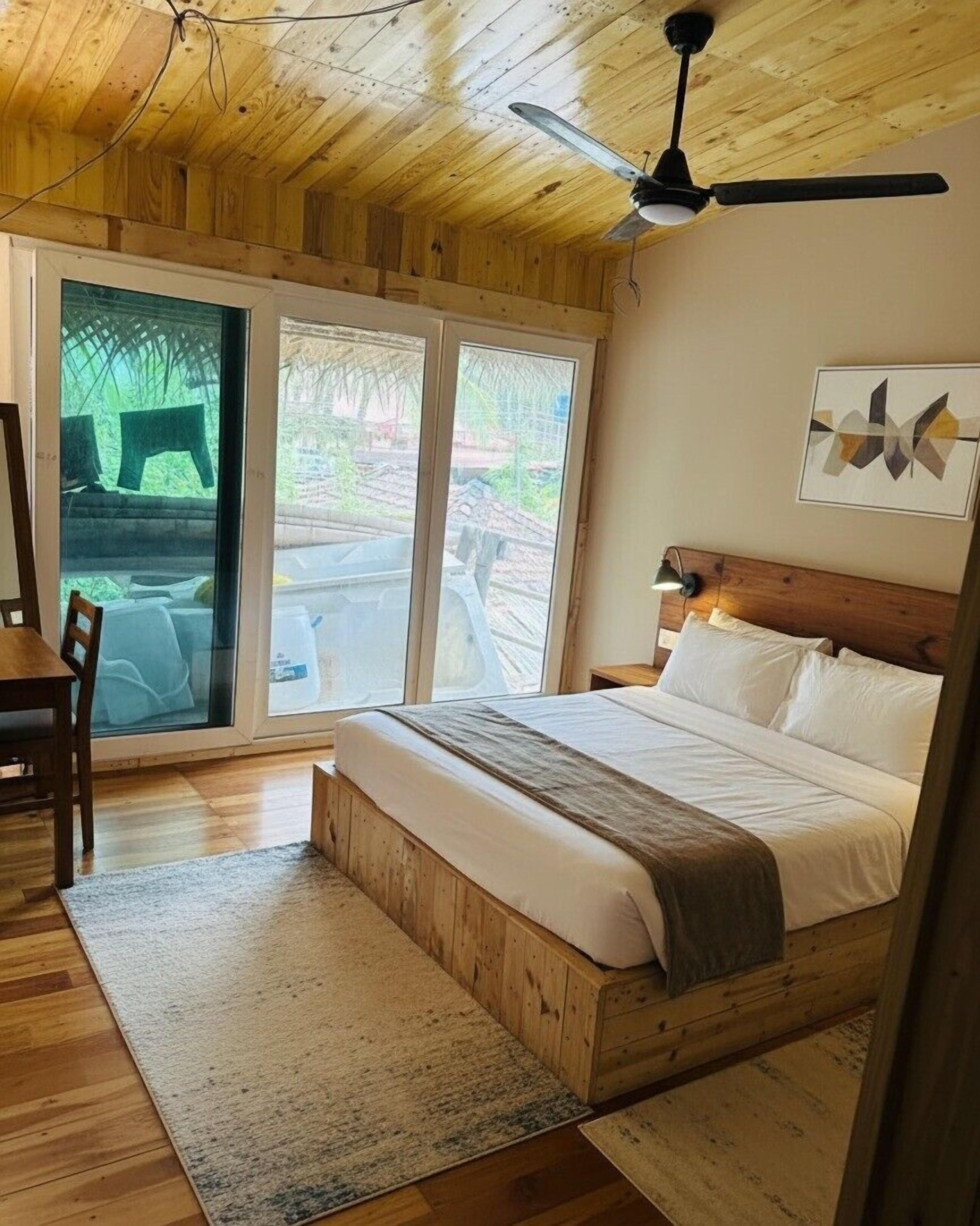 書桌、筆電工作空間、免費無線上網