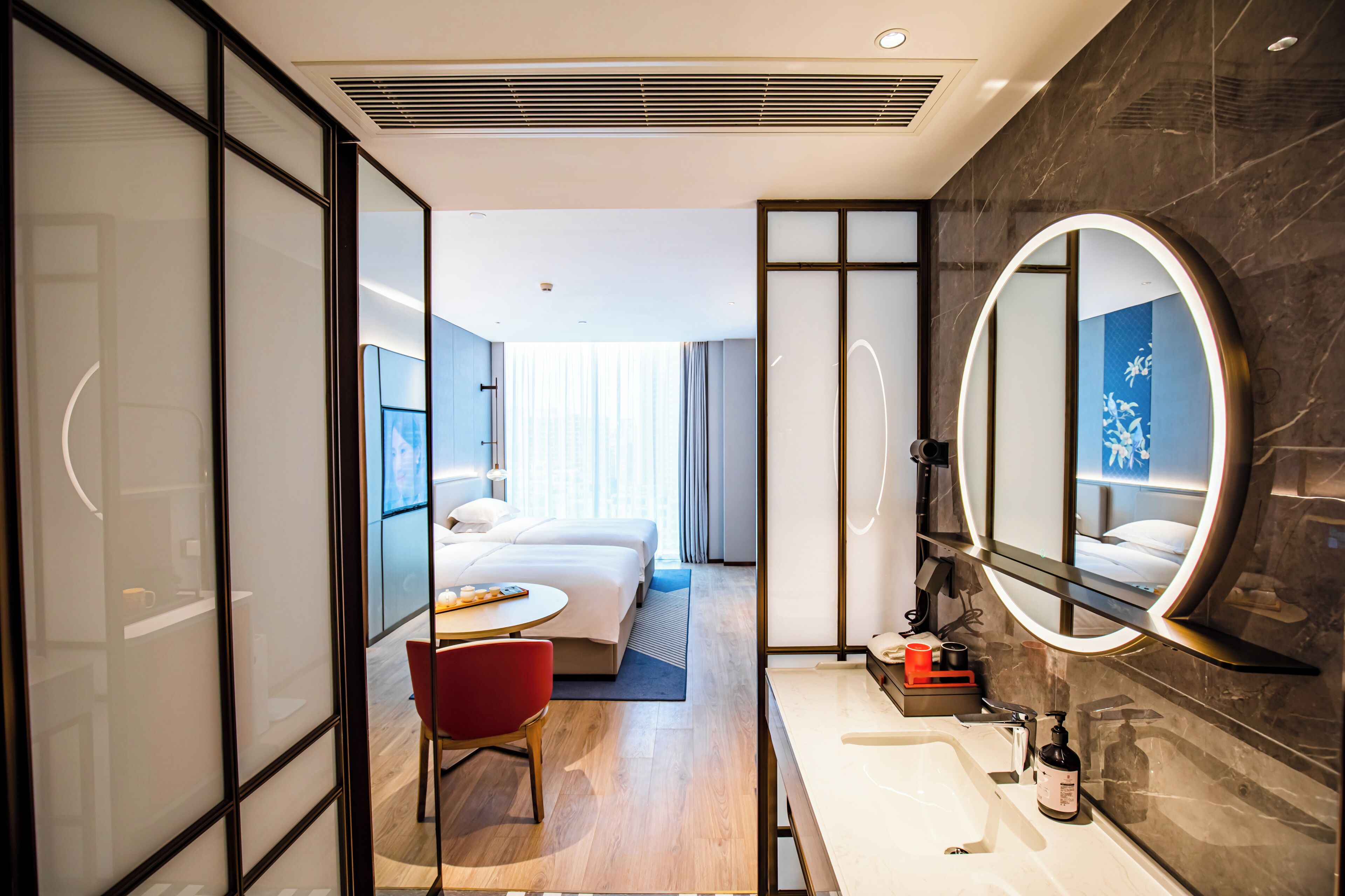 豪華雙床房 | 浴室 | 淋浴設備、淋浴花灑、名牌盥洗用品、吹風機