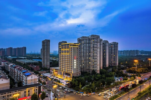 المنشأة من الخارج