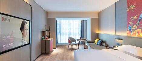 Enkeltrom – basic, byutsikt | Sengetøy av topp kvalitet, dundyner og skrivebord