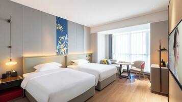 Business Twin Room | Premium bedding, down comforters, desk, laptop workspace