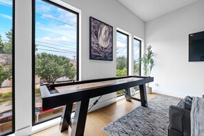 Interior - Chic Oaklawn / Dallas Rooftop View / BBQ / Firepit (Dallas)