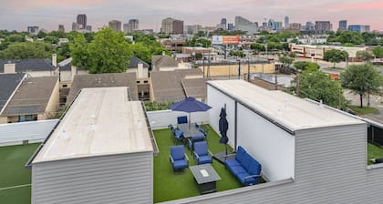 Chic Oaklawn / Dallas Rooftop View / BBQ / Firepit