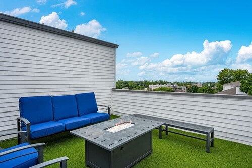 Chic Oaklawn / Dallas Rooftop View / BBQ / Firepit