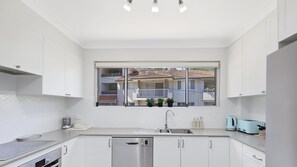 Microwave, oven, stovetop, dishwasher - Sunshine and Sea Breeze (SUNSHINE AND SEA BREEZE)