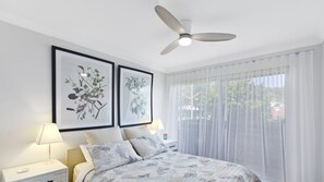 3 bedrooms, iron/ironing board, Internet, bed sheets - Sunshine and Sea Breeze (SUNSHINE AND SEA BREEZE)