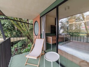 Terrace/patio - w* | Upscale 2BR w/ Balcony & AC in Poblado (Medellín)
